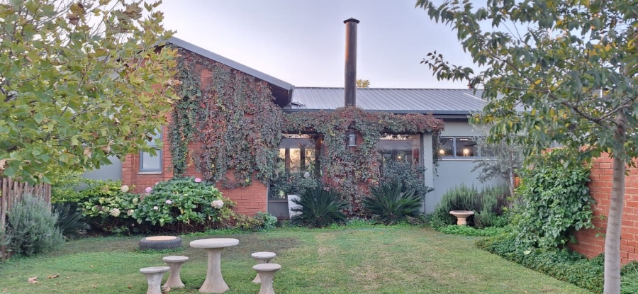 5 Bedroom Property for Sale in Rustenburg Rural North West